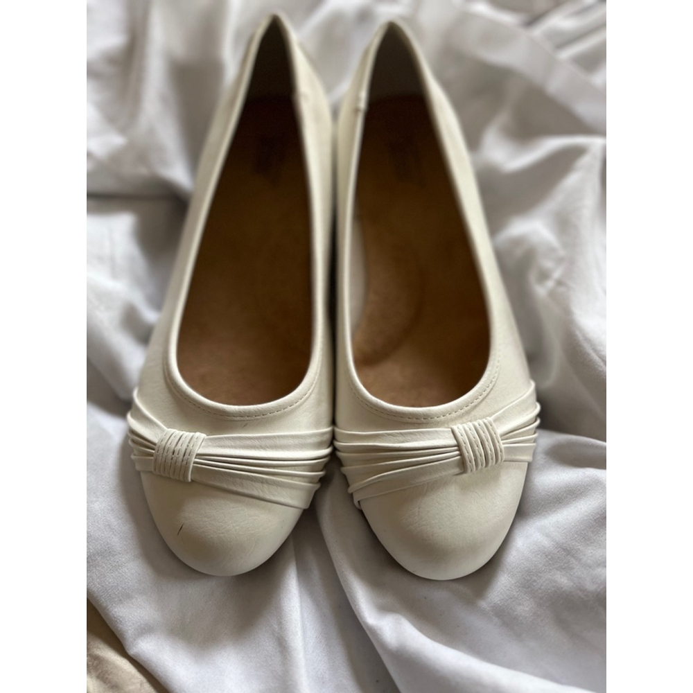 EUC Women's Croft & Barrow Flats Size 9.5W White